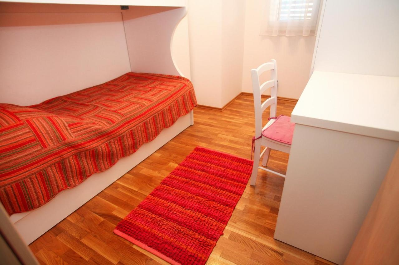 Apartments Nakir Slatine Room photo