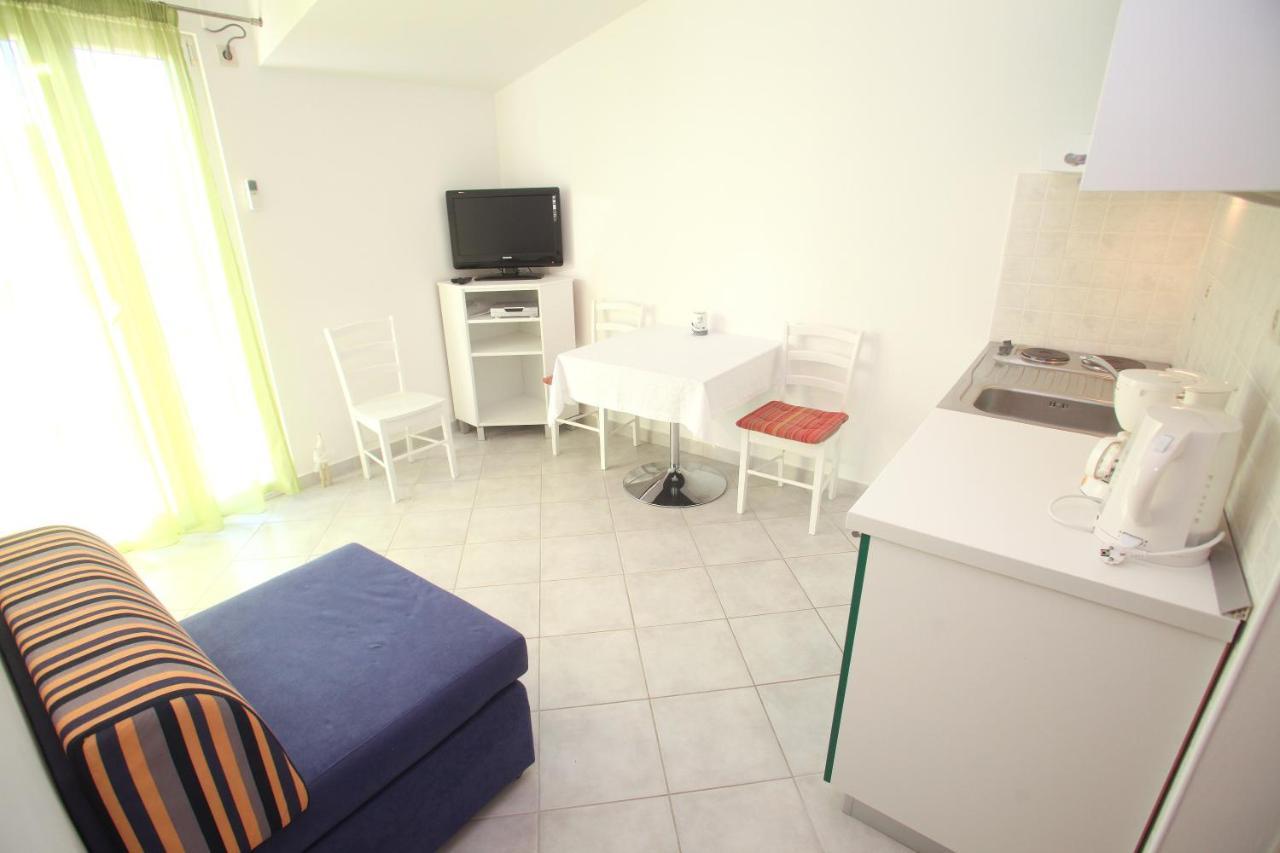 Apartments Nakir Slatine Room photo