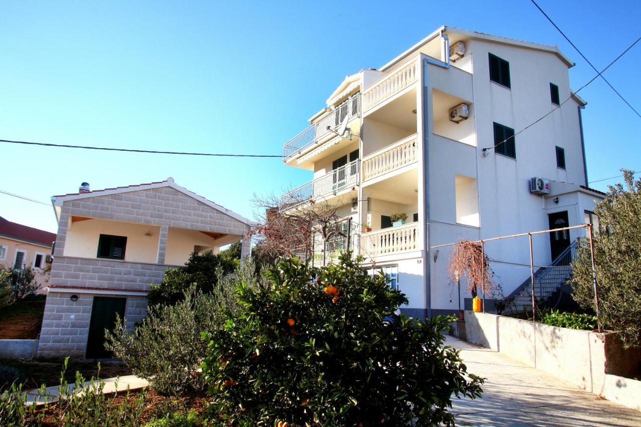 Apartments Nakir Slatine Exterior photo