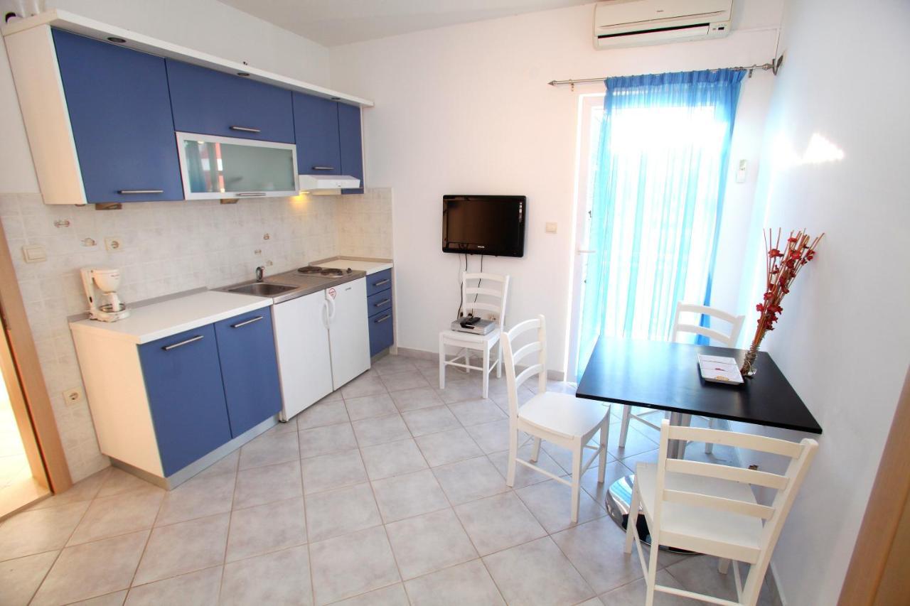 Apartments Nakir Slatine Room photo